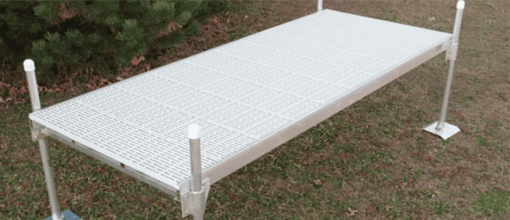 Durable aluminum outdoor sports bench for athletic fields and sports facilities. Perfect for gyms, sports centers, and outdoor recreation.