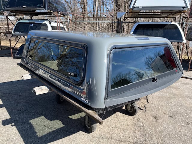 Gray truck cap with tinted windows for RAM 1500, 76" body, ceramic gray color.