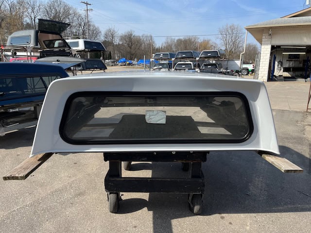 White truck bed cap for RAM 1500 with 76" bed, model PW7 Bright White N4169426.