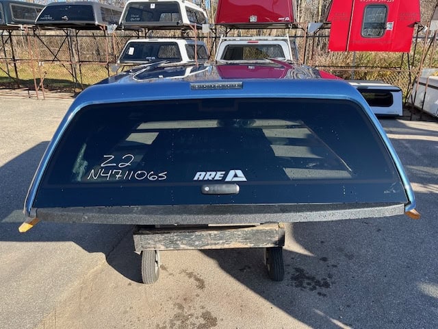 GMC HD 82.2-inch pickup truck bed in Lakeshore Blue color.