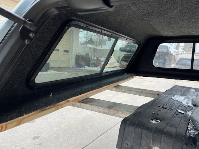 Truck cap with 70'' shade in Sharkskin color for Chevy 1500.