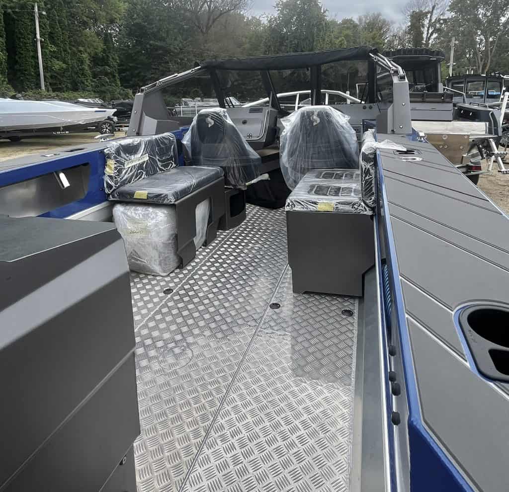 WELDED AND SEALED ALUMINUM DECK, BENCH SEATING ONE STORAGE BOX AND OTHER BLADE FOR COOLER STORAGE, FULL ENCLOSURE