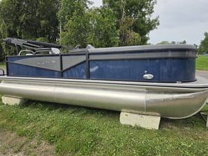 Lowe LS 210 Tri-Toon pontoon boat with Mercury 150L Pro XS engine.