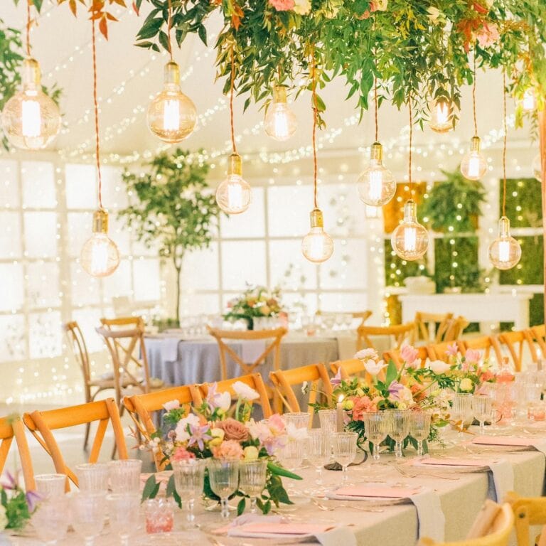 Spring Table Decor: Bright and Beautiful Ideas