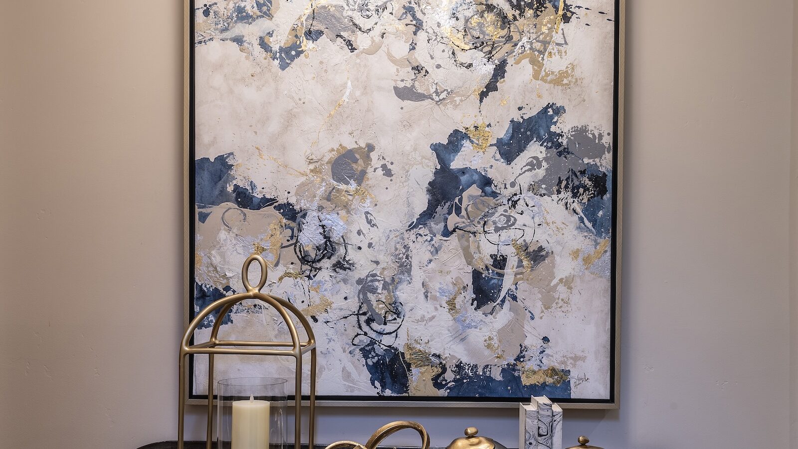 What Color Goes with Navy Blue Home Decor: Designer's Guide