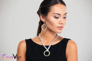 what color jewelry goes with black dress