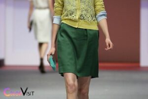 what color goes with lime green shirt