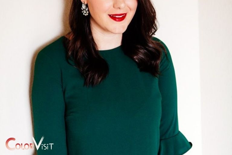 what color lipstick with green dress