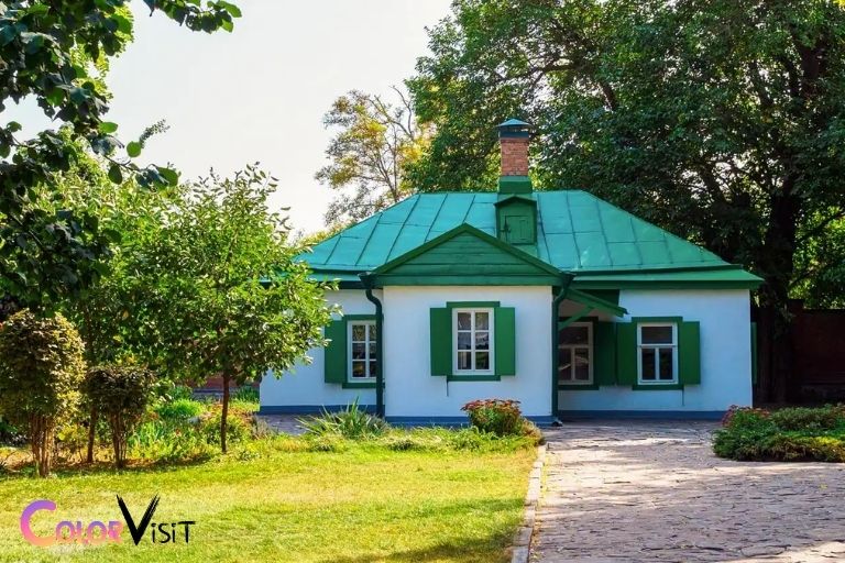 what color to paint house with green roof