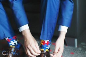 what color socks with blue suit