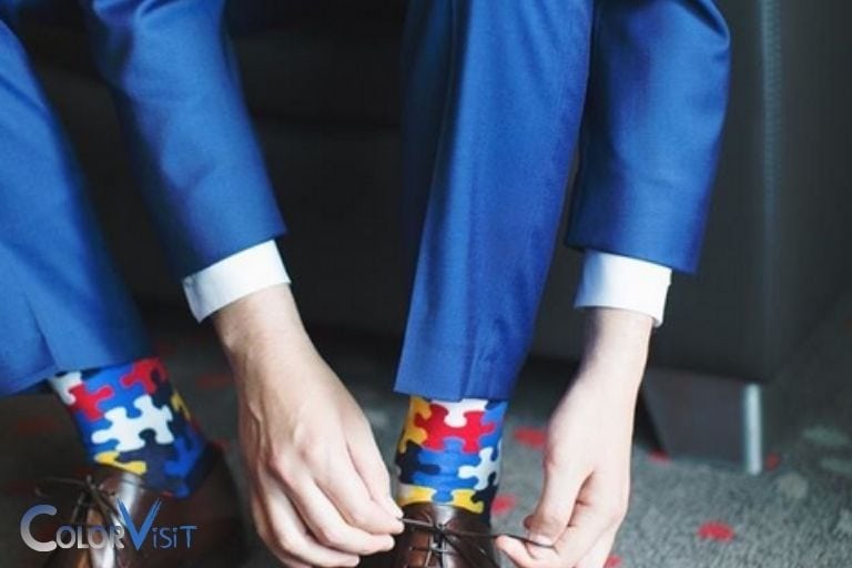 what color socks with blue suit