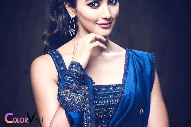 what color makeup for navy blue dress