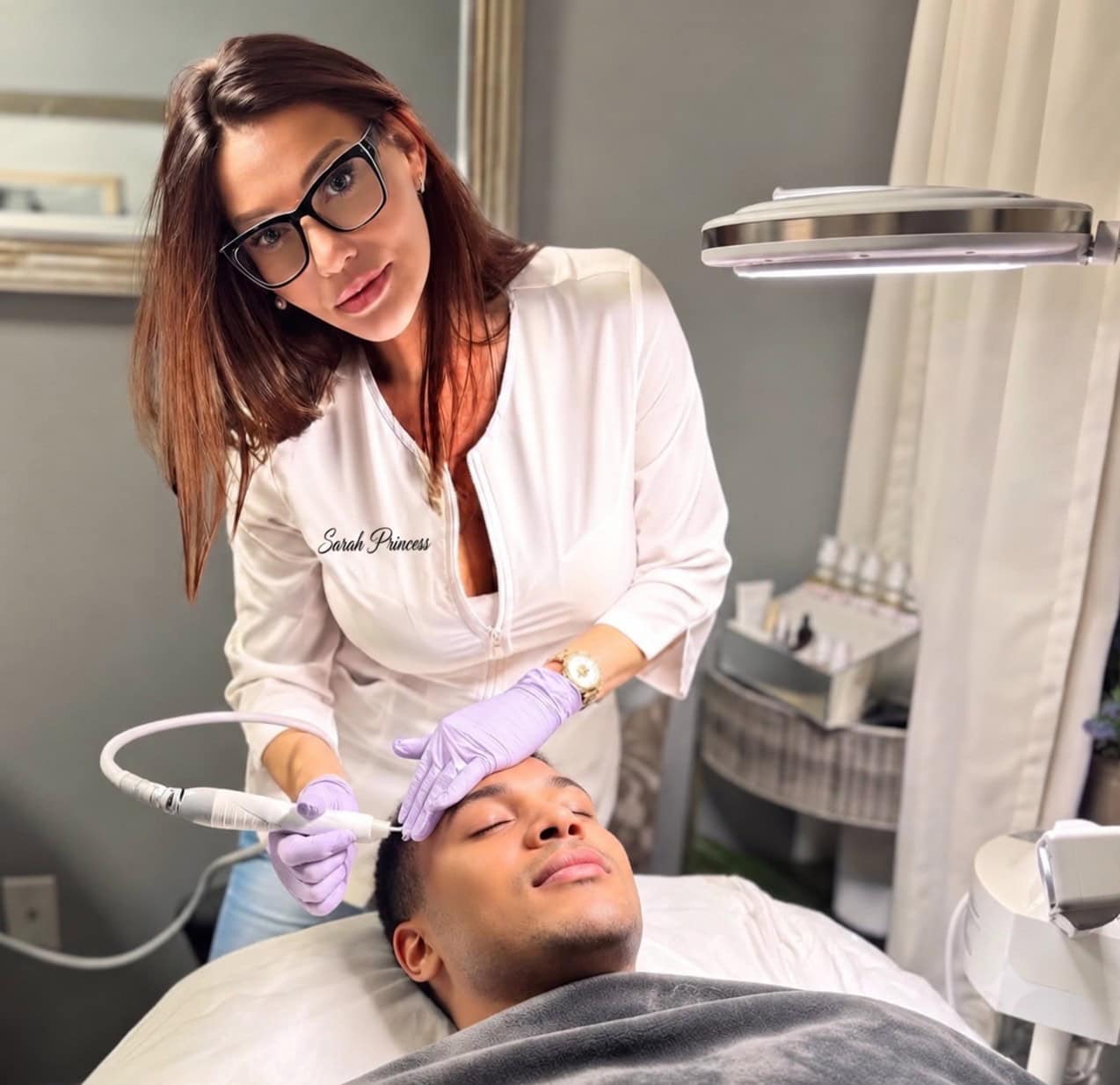 Hydro Spa Basic Facial with O2 Infusion treatment.