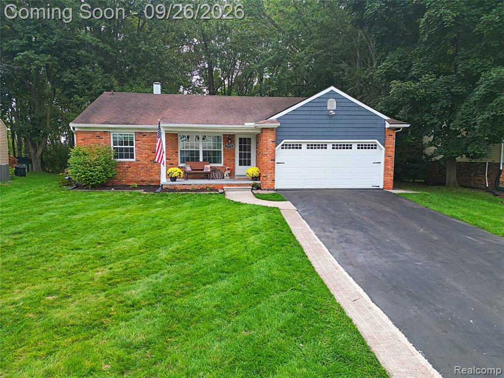 Property photo for 1975 Teaneck Circle, Wixom, MI 48393
