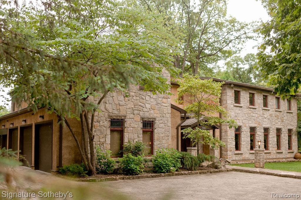 Property photo for 7357 LINDENMERE Drive, Bloomfield Hills, MI 48301