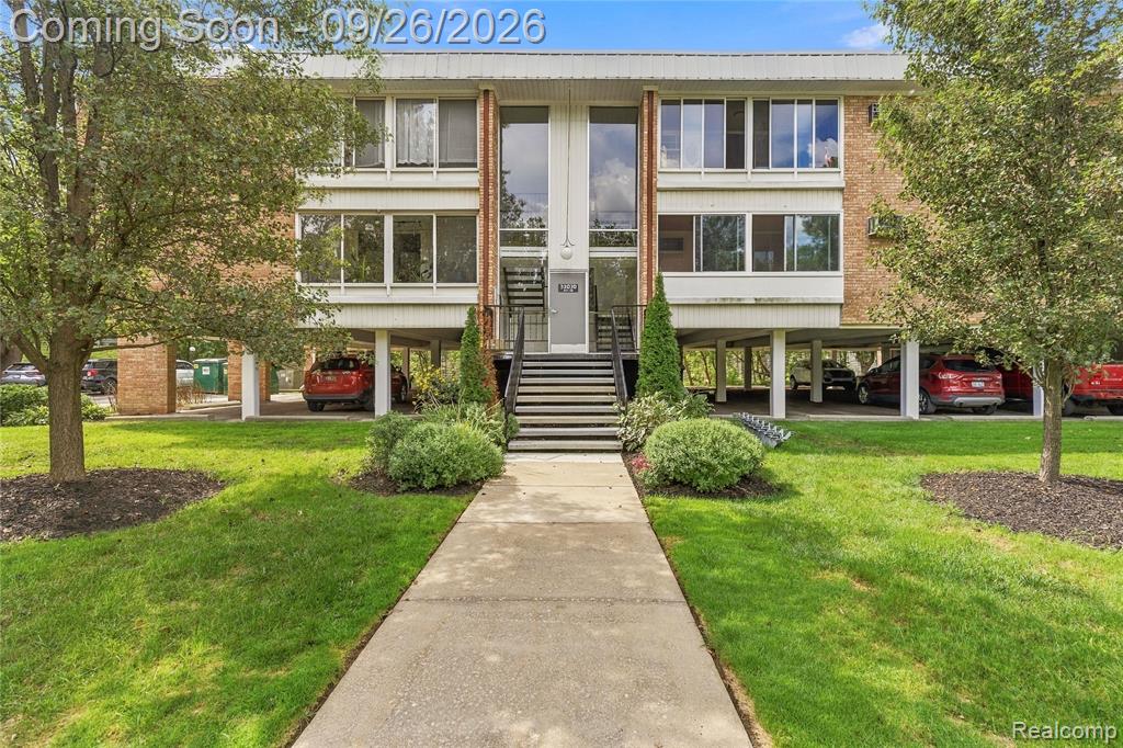 Property photo for 32030 Grand River Avenue, 32, Farmington, MI 48336