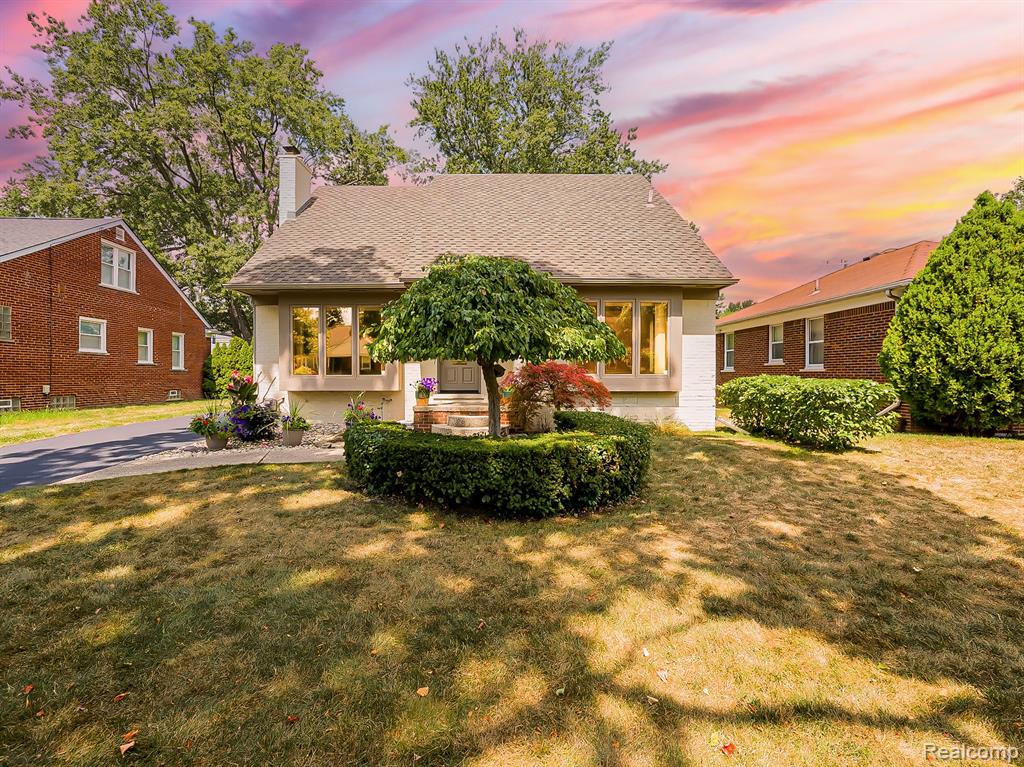 Single-story residence featuring a gabled roof and bay window