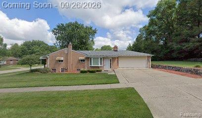 Property photo for 1085 Queen Court, Milford, MI 48381