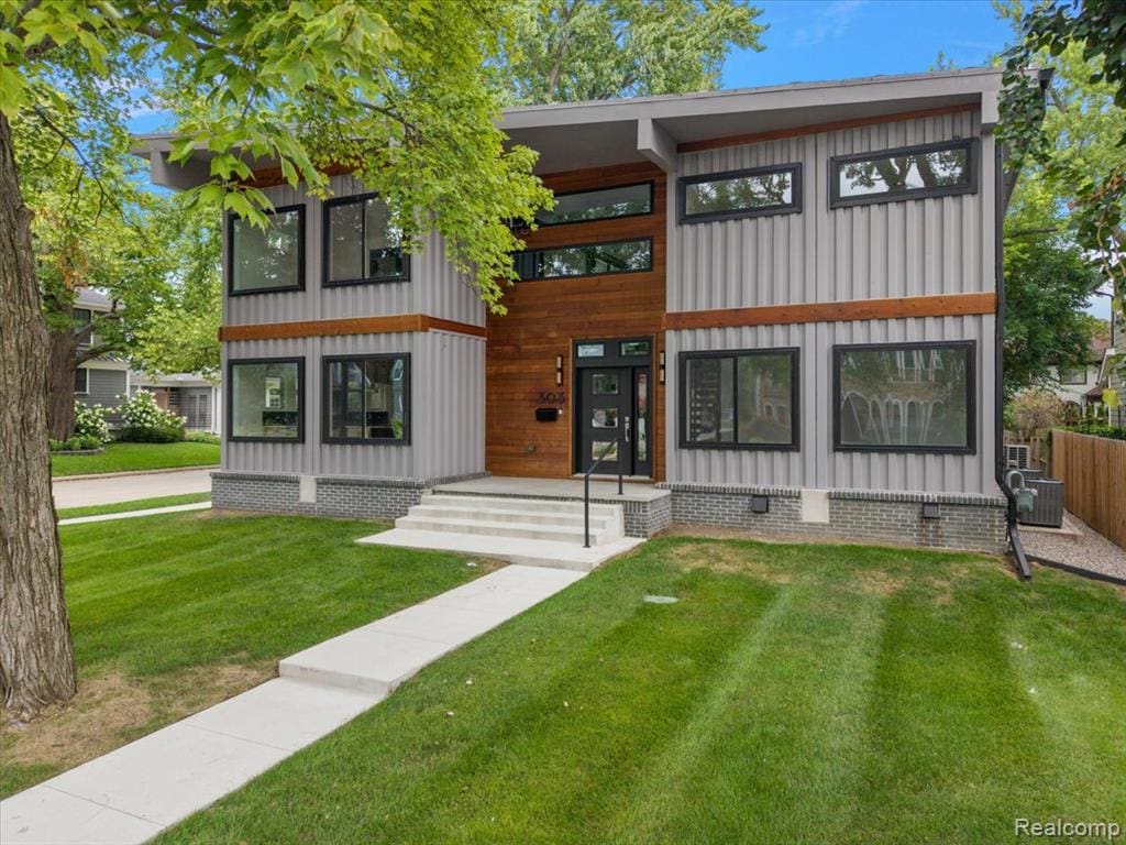 Property photo for 303 Forest Avenue, Royal Oak, MI 48067