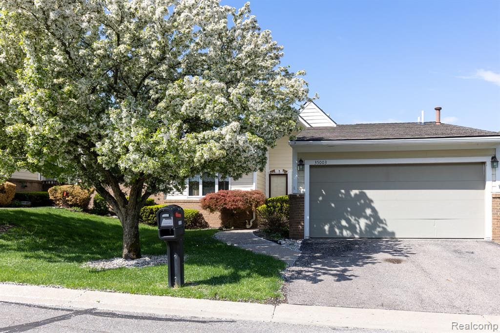 Property photo for 35003 Meadow Lane, Farmington Hills, MI 48335