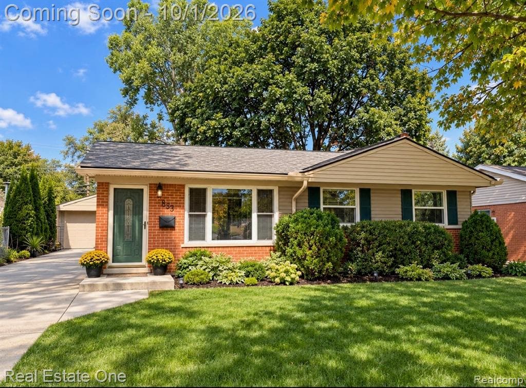 Property photo for 633 Rewold Drive, Rochester, MI 48307