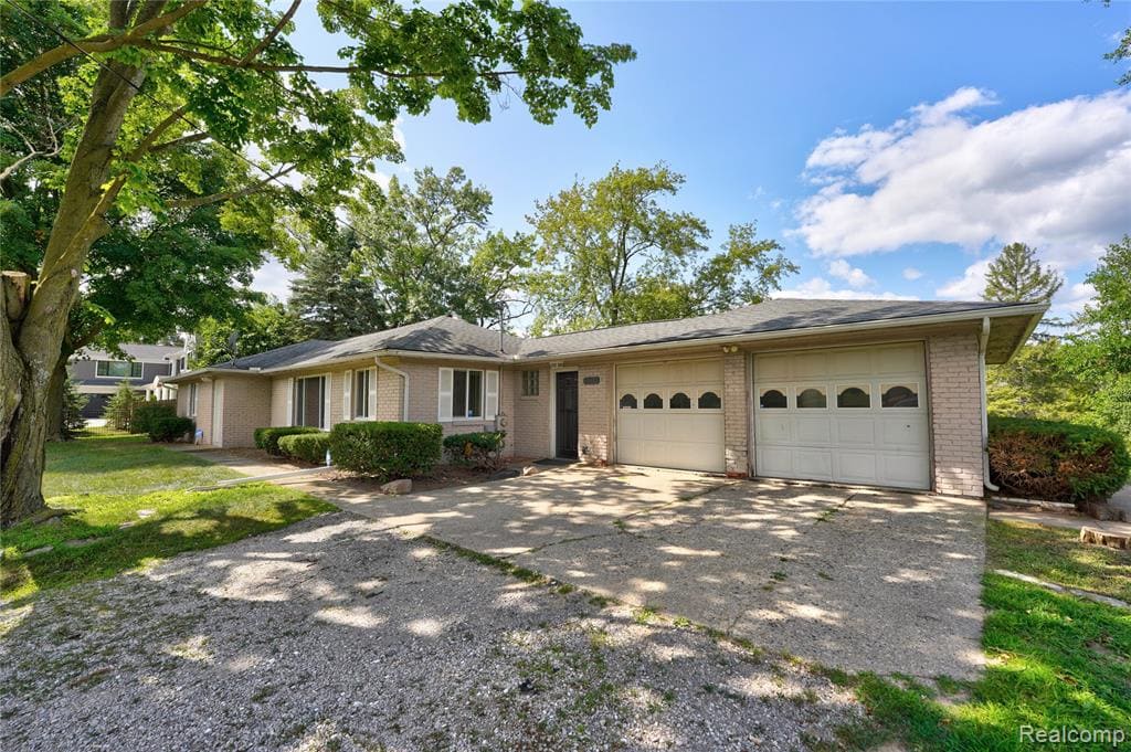 A rare find indeed on 854 acre all sports Lake Fenton on almost 1 acre!   Spacious 4 bed/2 bath Ranch with a finished walkout basement. Extensive windows overlooking the lake. Lots of room for entertaining, generously large primary bed in lower level with lots of closets and sauna w/ door wall facing the water.  Updated windows, immediate occupancy , appliances all stay.   The main floor is hardwood throughout, move in a make it your own or build that big dream home on the lot you have been waiting for!  Close to shopping, dining and everything Fenton.