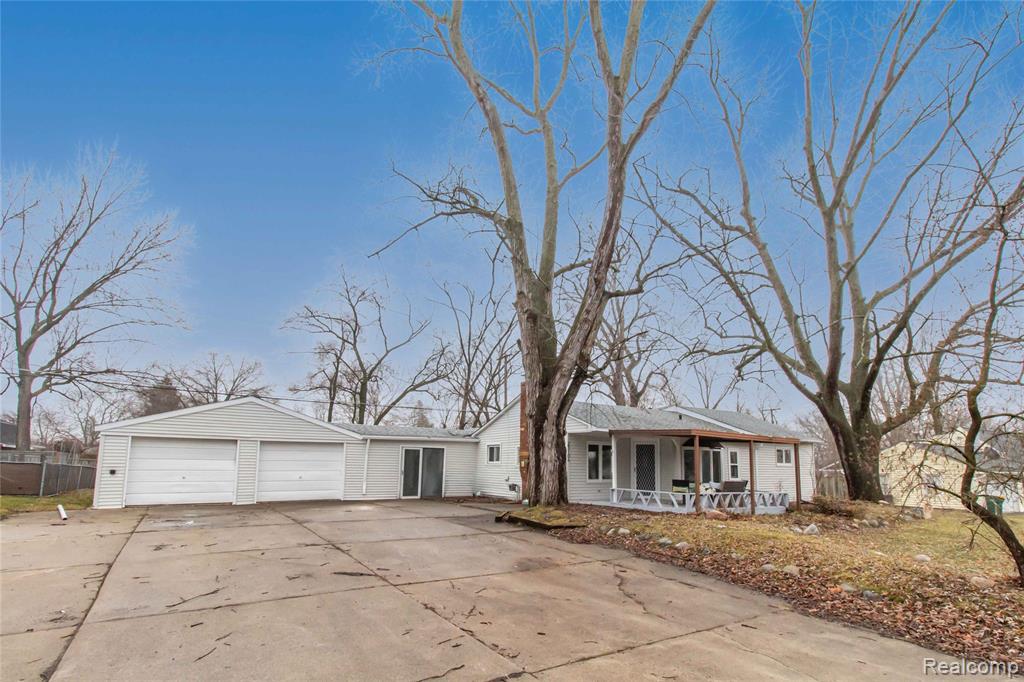 Property photo for 23106 Springbrook Drive, Farmington Hills, MI 48336