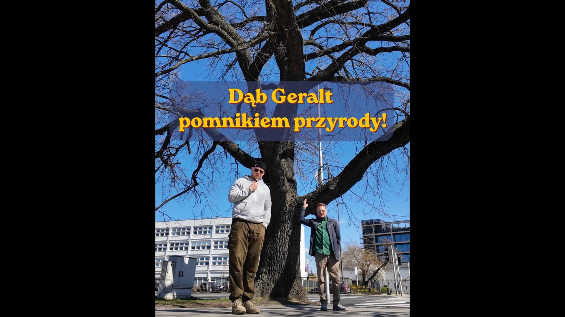 A picture of the oak and the petition organizers, with a text that reads Dąb Geralt Pomnikiem Przyrody" which translates to "Oak Geralt Is Now A Natural Monument"