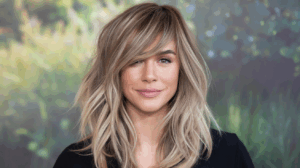 28 Layered Haircuts With Side Bangs For Added Dimension And Movement