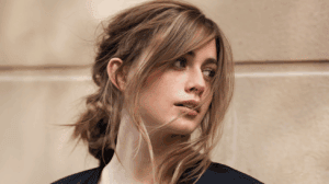 33 Chic Medium Length Cuts With Side Bangs For A Fresh Look