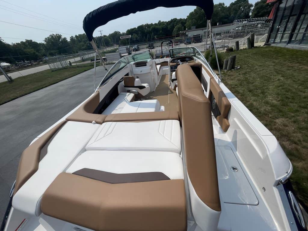 Luxury 2018 Four Winns H260 boat with spacious seating and modern design.