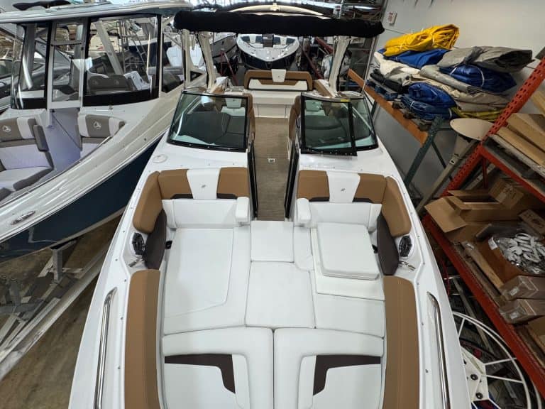 High-quality image of the 2025 Four Winns H290 boat at Hall's Sport Center.