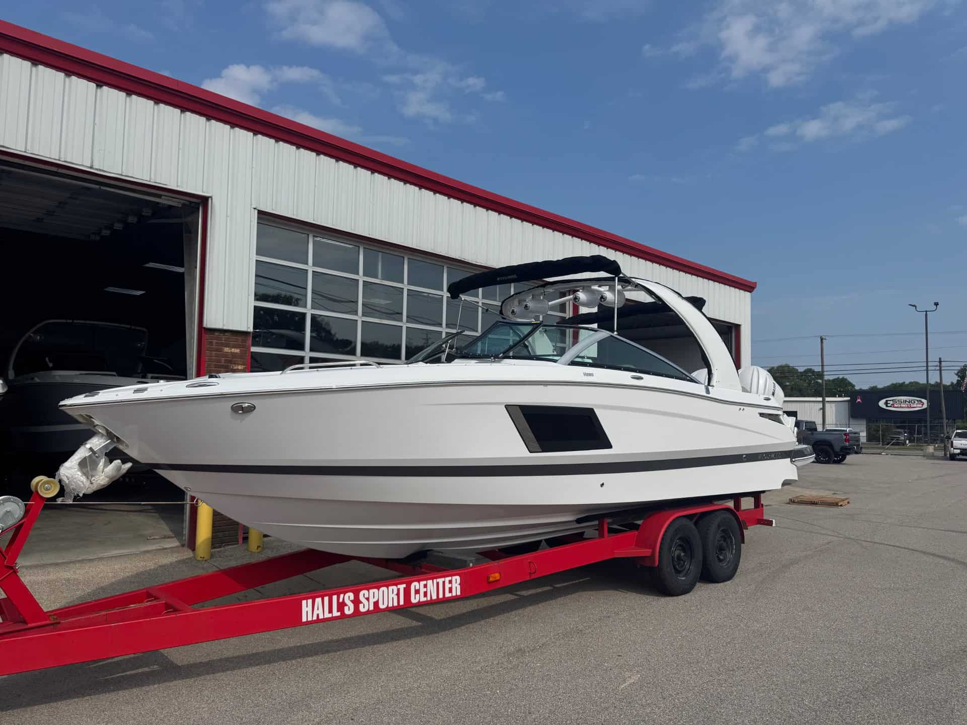 High-performance 2025 Four Winns H290 yacht at Hall's Sport Center.