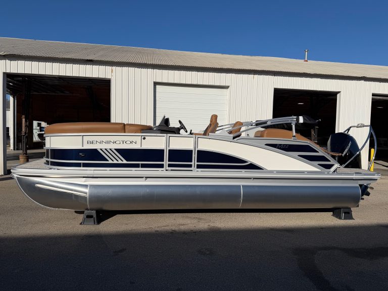 Bennington 22 MSB pontoon boat at Hall's Sport Center dealership.