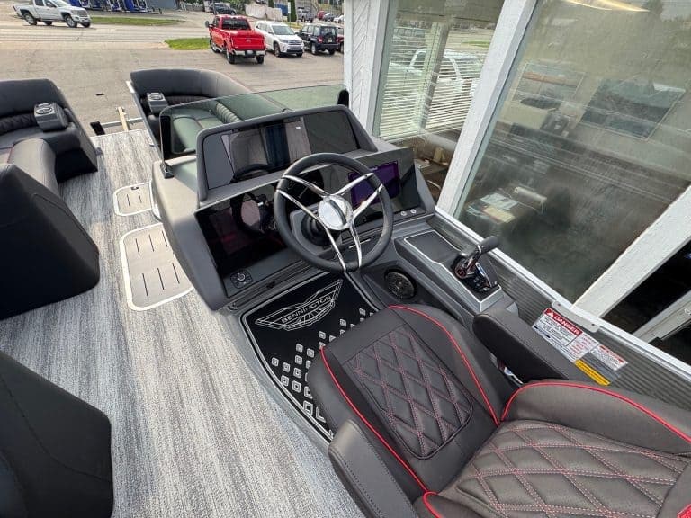 Bennington 25 RSBA boat helm with steering wheel and dashboard.