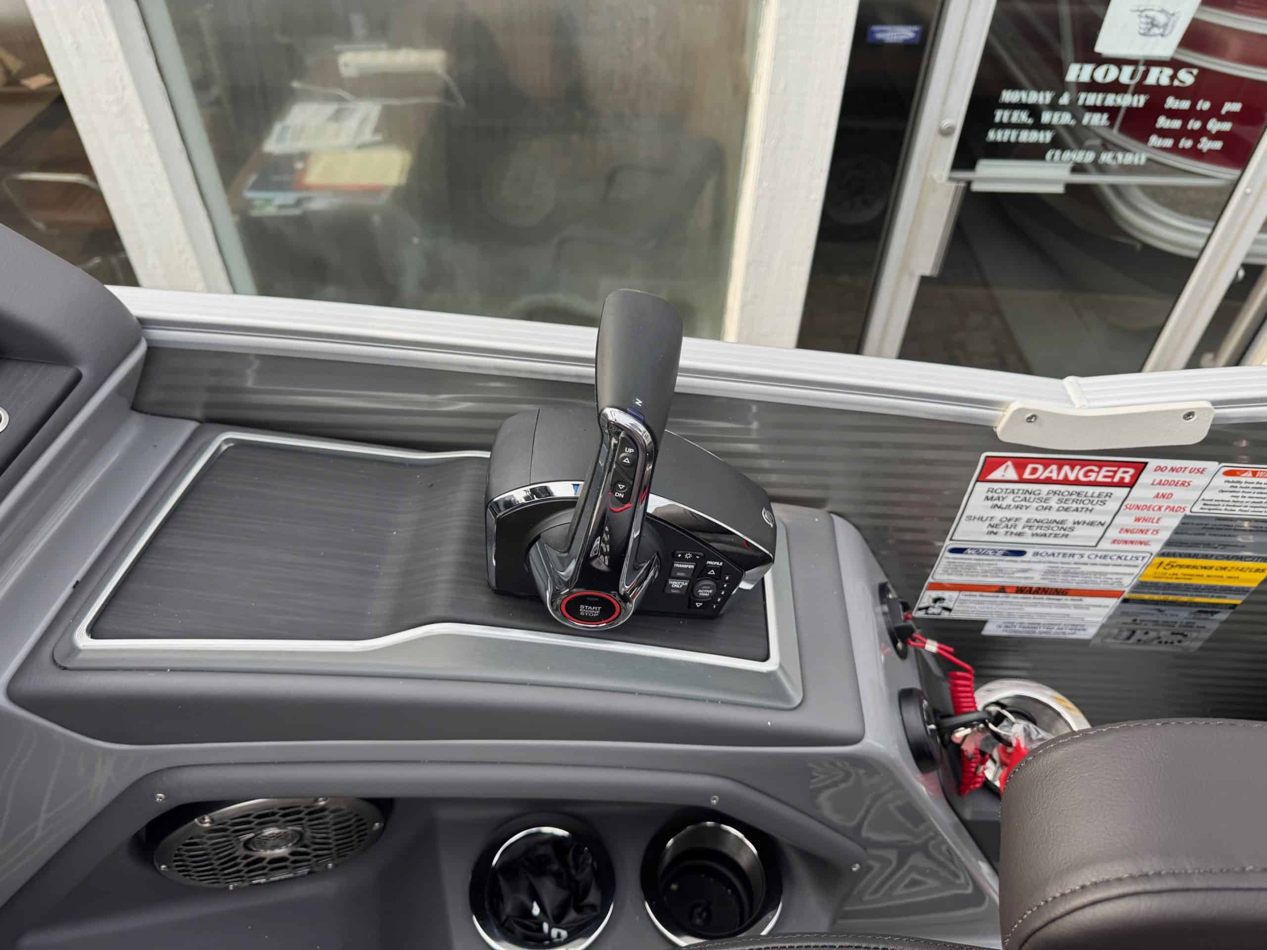 Bennington 25 RSBA boat control panel and steering wheel.