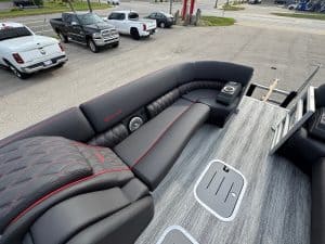 Bennington 25 RSBA boat lounge with comfortable seating and modern amenities.