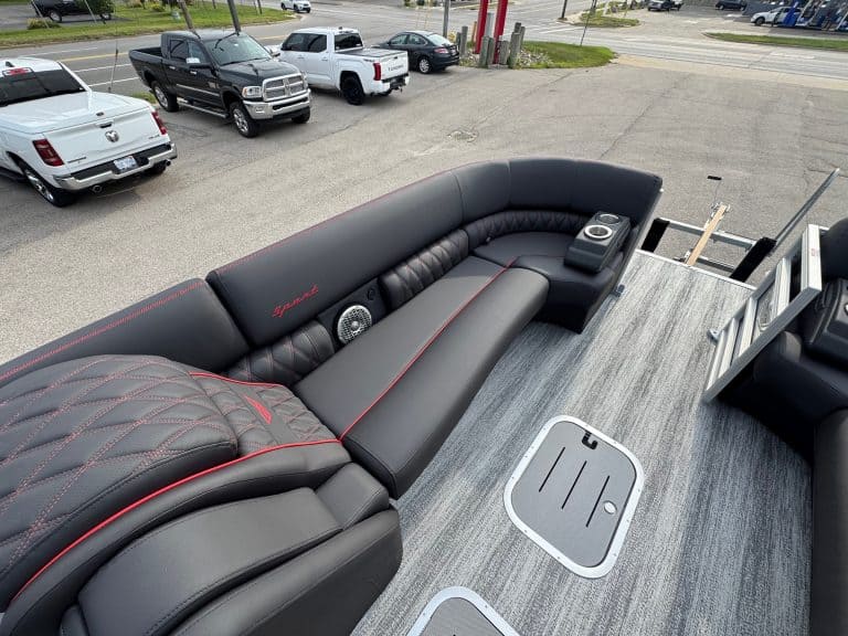 Bennington 25 RSBA boat lounge with comfortable seating and modern amenities.
