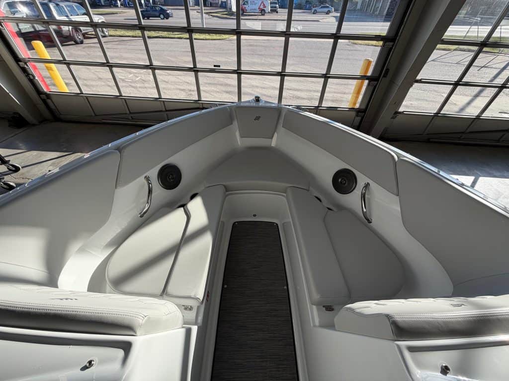 Four Winns H1 Freedom boat at Hall's Sport Center.