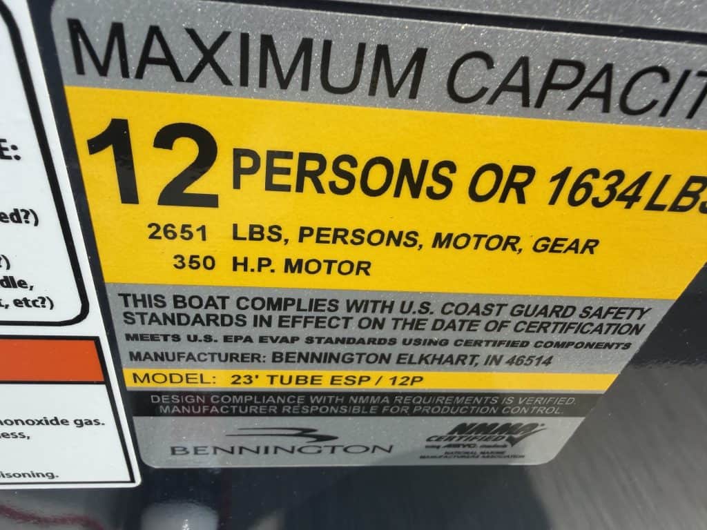 Maximum capacity label for boat safety and weight limits.