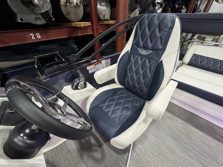 High-quality captain's seat for Bennington 23 RXSB. Comfortable, durable, and stylish marine seating.