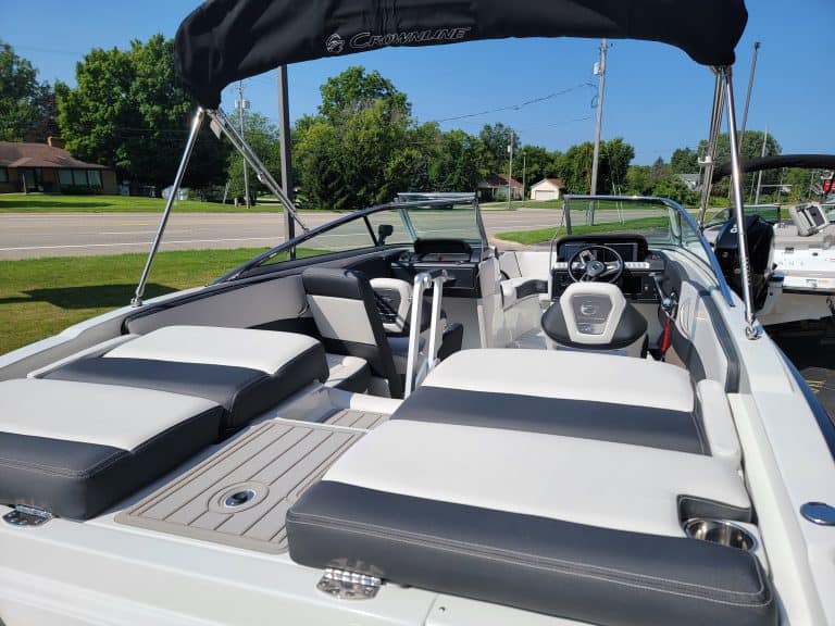 Modern Crownline 240 SS boat with spacious seating and sleek design. Perfect for family outings and.