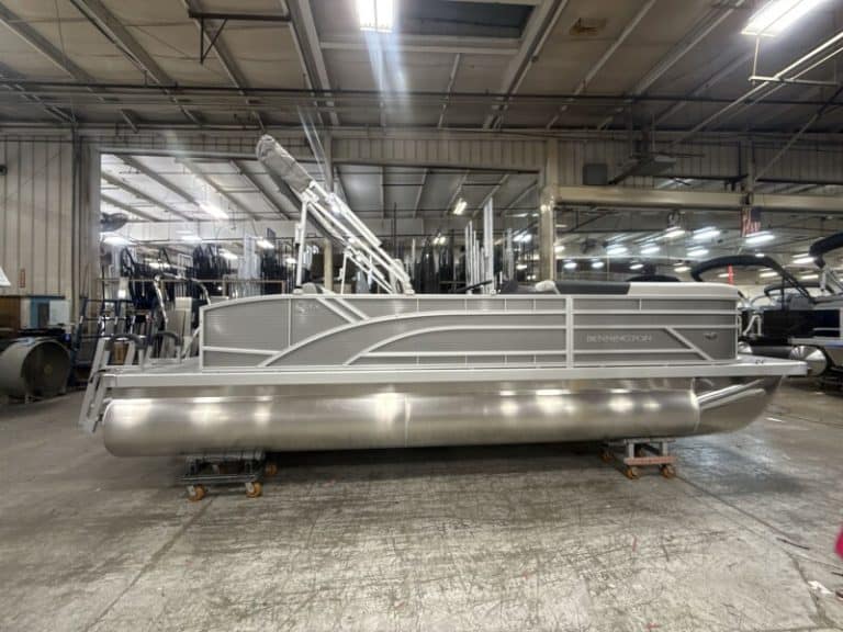 Bennington 22 S1-SSB pontoon boat displayed at Hall's Sport Center, ideal for boating enthusiasts.