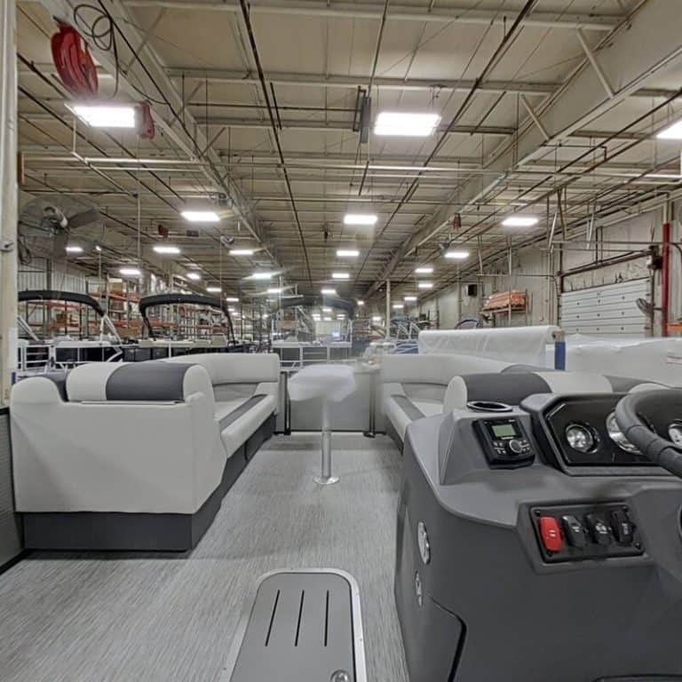 High-quality Bennington 22 S1SB pontoon boat displayed at Hall's Sport Center. Perfect for family ou.