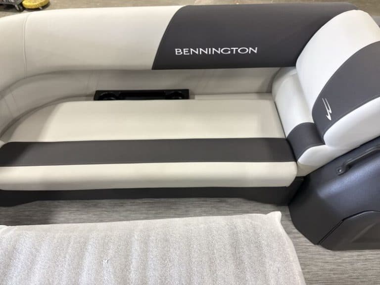 Bennington 2026 22 SSR boat seat at Hall's Sport Center.