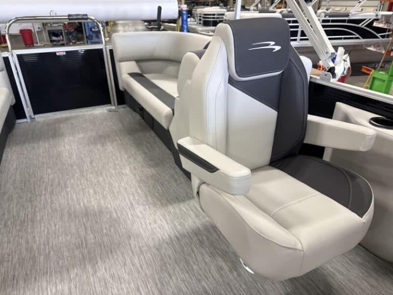 Comfortable captain and lounge seats on the Bennington 22 SSR boat.