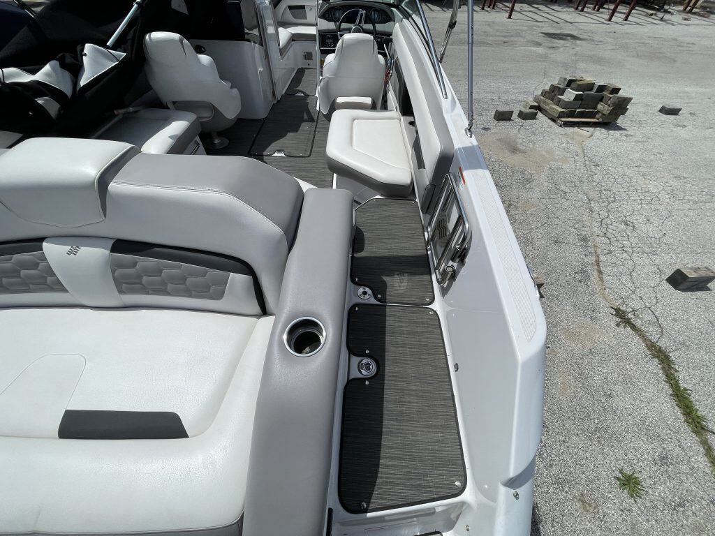 Comfortable boat seating and control station for recreational boating.