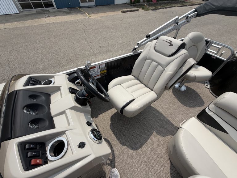 Close-up of the helm and seating area of a Bennington 21 SS pontoon boat.