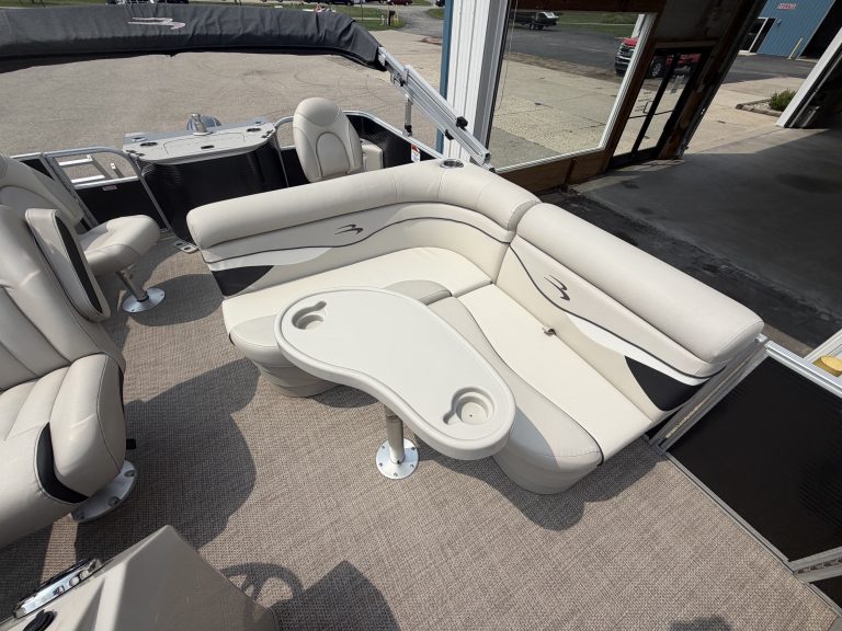 Bennington 21 SS pontoon boat with seating and table.