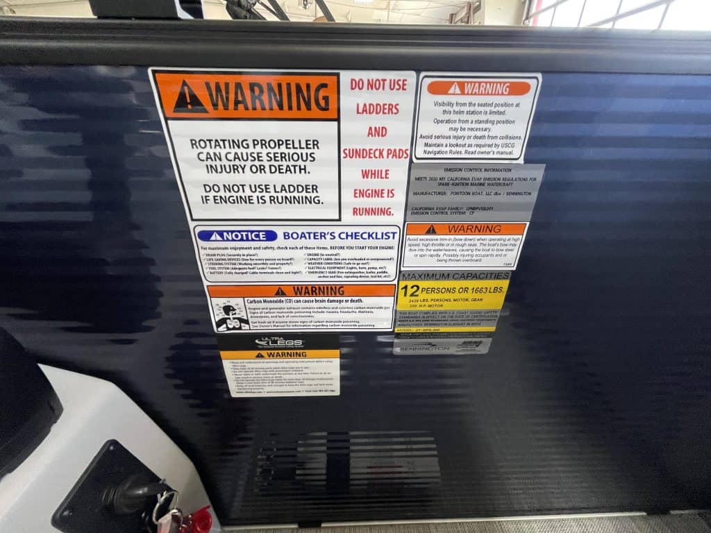 Warning sign about rotating propeller hazards and safety precautions.